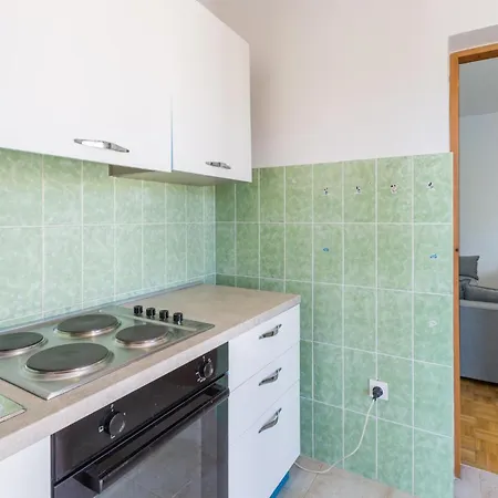 1 Bedroom Amazing In Apartment *