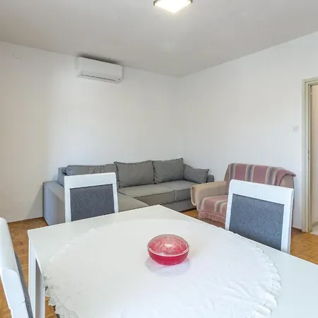 Apartment 1 Bedroom Amazing In Funtana